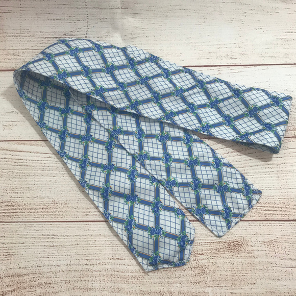 Vintage Accessories - Vintage 70s Blue White Floral Print Skinny Scarf Vintage Accessories - Vintage 70s Blue White Floral Print Skinny Scarf